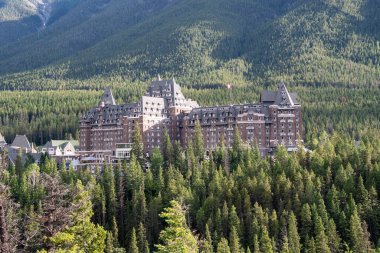 Kanada Kayalıkları 'ndaki Banff Spring Oteli. Banff Ulusal Parkı AB Kanada    