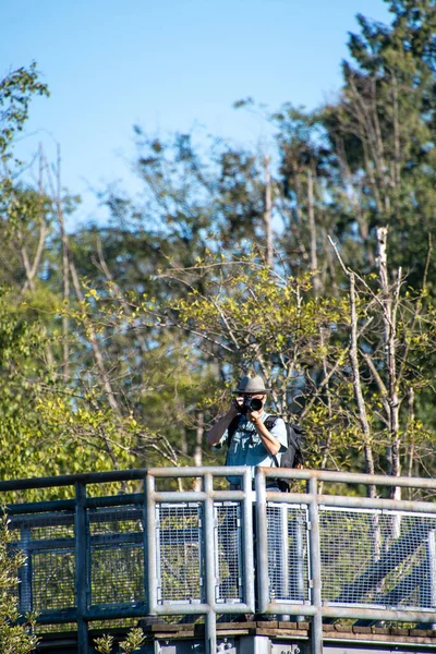 Picture Asian Man Taking Photo Atop Viewing Tower Park Vancouver — Stock Photo, Image