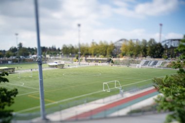 Eğik kayma etkisiyle çekilmiş bazı futbol sahalarının fotoğrafı. Vancouver BC Kanada 