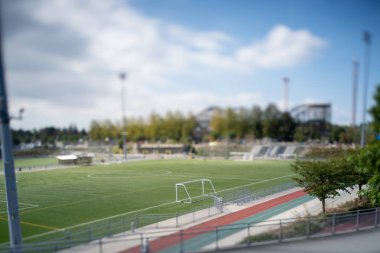Eğik kayma efektiyle çekilmiş bir futbol kale direğinin resmi. Vancouver BC Kanada 