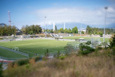 Eğik kayma etkisiyle çekilmiş bazı futbol sahalarının fotoğrafı. Vancouver BC Kanada 