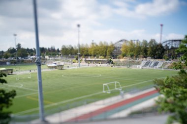 Eğik kayma etkisiyle çekilmiş bazı futbol sahalarının fotoğrafı. Vancouver BC Kanada 