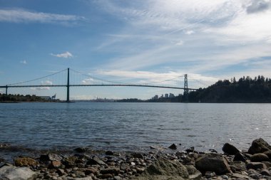Gündüz vakti Lion 's Gate Köprüsü ve okyanusun bir resmi. Vancouver BC Kanada
