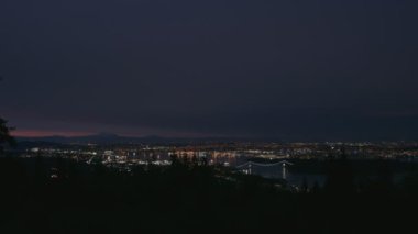 Vancouver şehir merkezinden gece vakti çekilmiş bir zaman filmi. BC Kanada