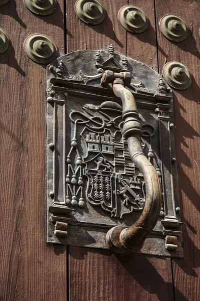 Doorknocker Met Wapenschilden Historische Wijk Caceres Spanje — Stockfoto