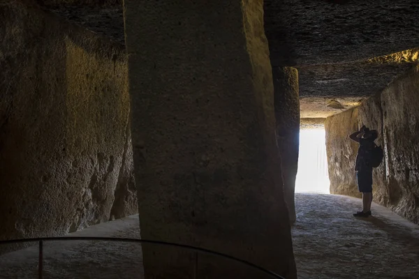 Antequera Spanya Temmuz 2018 Ziyaretçi Menga Dolmen Antequera Spanya Odası — Stok fotoğraf