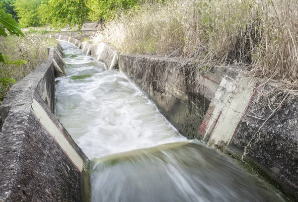 Cachoeiras Forradas Concreto Porção Canal Irrigação Terras Low Guadiana Vegas — Fotografia de Stock