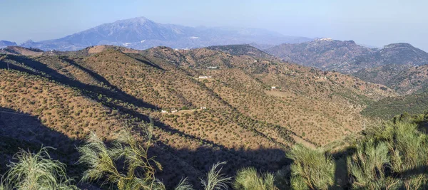 Comares 的鸟瞰图 白色村庄在马拉加山的山 安大路西亚 西班牙 — 图库照片