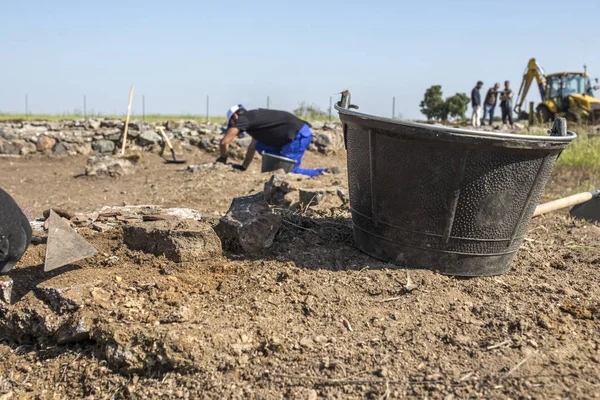 Trabajadores Especializados Excavando Con Paleta Excavación Arqueológica Director Del Sitio —  Fotos de Stock