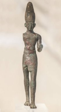 Huelva, İspanya - 02 Temmuz 2018: Bronz figür oryantal Tanrı Melqart Arkeoloji Müzesi ile ilgili bu madde, Endülüs, İspanya