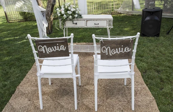 Chairs Bride Groom Altar Spanish Sign Novia Novio — Stock Photo, Image