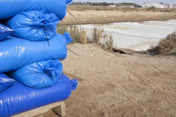 Sacchi Blu Pieni Sale Alle Saline Isla Cristina Huelva Spagna — Foto Stock