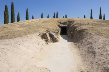 Tholos El Romeral mezar höyüğü girişi, Malaga, İspanya