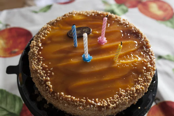 Bolo São Marcos Com Quatro Velas Aniversário Fechar — Fotografia de Stock