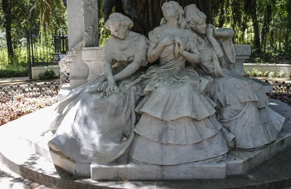 塞维利亚 西班牙 2018年7月7日 Becquer Sculptorical 集团在塞维利亚玛丽亚路易莎公园 西班牙 雕塑由 Bechini 雕刻家 — 图库照片