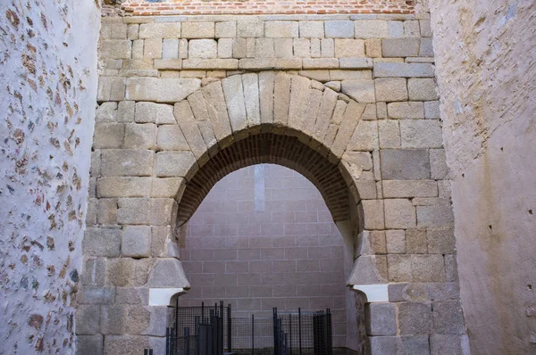 Arco Herradura Puerta Del Alpendiz Alcazaba Badajoz Antigua Ciudadela Morisca —  Fotos de Stock