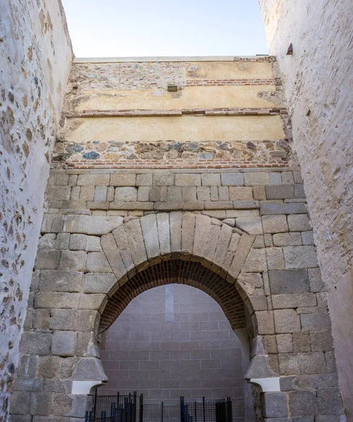 Arco Herradura Puerta Del Alpendiz Alcazaba Badajoz Antigua Ciudadela Morisca —  Fotos de Stock