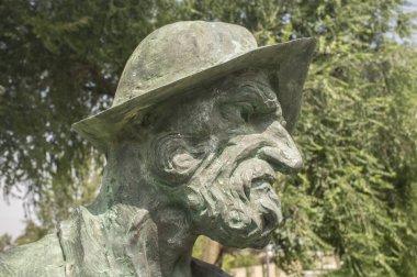 Badajoz, İspanya - 3 Eylül 2018: İnka İmparatorluğu İspanyol fatihi Francisco Pizarro. Estanislao Garcia tarafından yapılan heykel