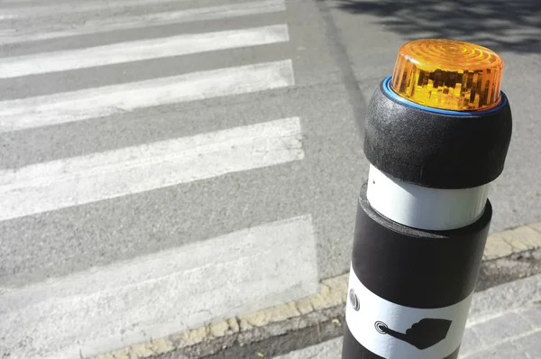 Travesía Peatonal Poste Tráfico Para Ciegos Iluminación Emergente Tierra Sistema —  Fotos de Stock