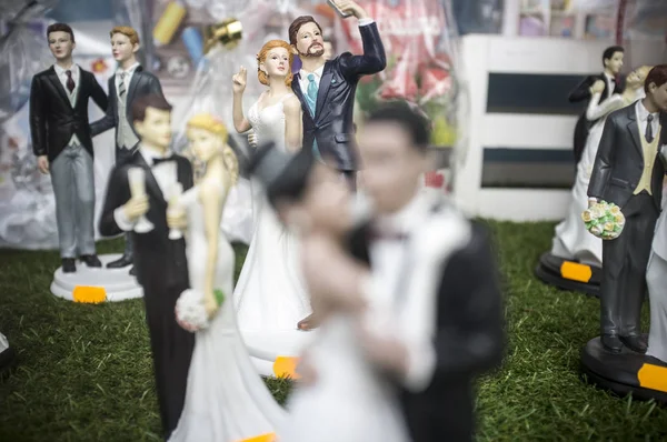 Wedding Cake Figurines Brides Bride Couple Taking Selfies Focus — Stock Photo, Image