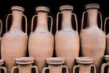 Antik Roma amphoralarına depolandığı gemi eski zamanlarda ticaret tutun. Üzerinde siyah izole