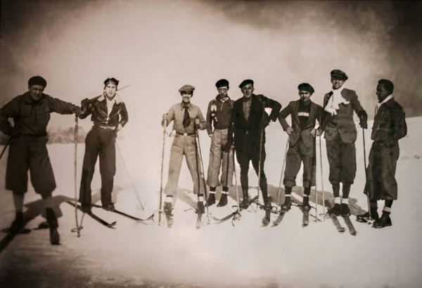 스페인 2008 Skiers의 1929 스페인 Cimeras 언덕에 개척자 — 스톡 사진
