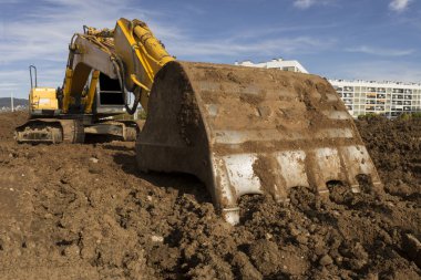 Hafriyat Ekskavatör inşaat site toprak hazırlama. Haber detay