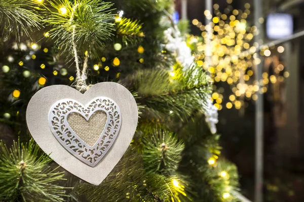 Tvaru Srdce Závěsná Dekorace Vánoční Stromeček Žlutá Bokeh Body Jako — Stock fotografie