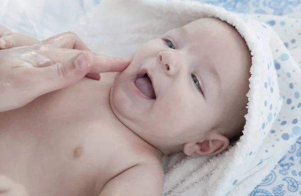 Applying Cream Three Months Baby Boy Bath Bathing Skin Sare — Stock Photo, Image