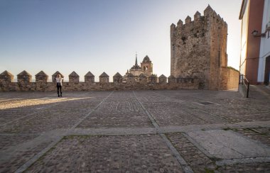 St Maria kiliseden Tapınakçılar kale, Jere gözlemleyerek turist