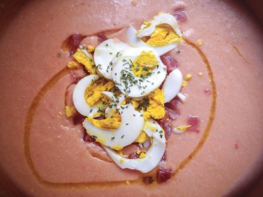 Salmorejo tencere tepesi