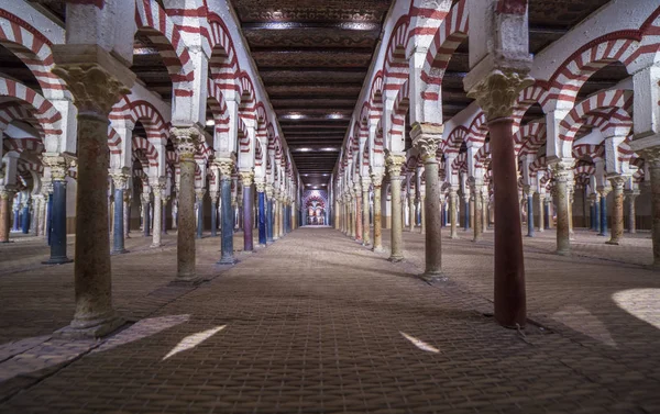 Gran modelo a escala de mezquita de Córdoba en interiores — Foto de Stock