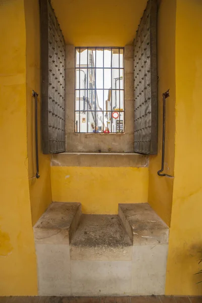 Cordoba Altstadt vom Patio de los naranjos, Spanien — Stockfoto