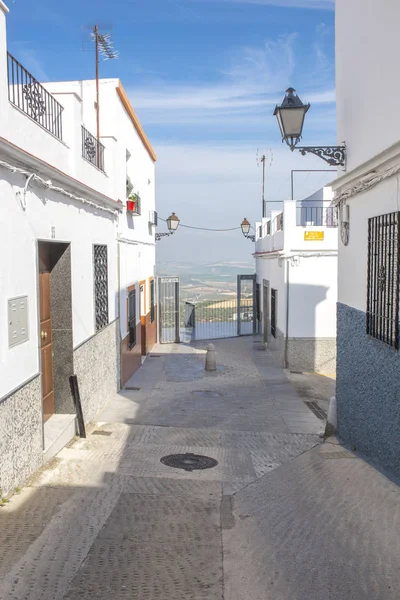 Sloping narrow street of Montilla, Cordoba, Spain — Stock Photo, Image