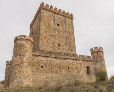 Nogales Kalesi, Badajoz, İspanya. 15. Yüzyıl savunma kalesi