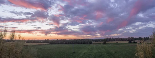 Fondo nublado al atardecer en los humedales de Guadiana, España — Foto de Stock