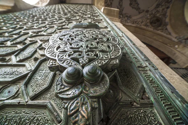Dveřní knocker ve velké mešitě v Cordobě, Andalusii, Španělsko — Stock fotografie