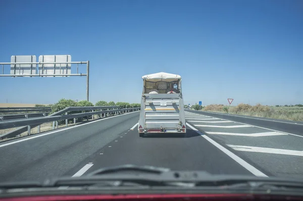 Transport koni na autostradzie, Hiszpania — Zdjęcie stockowe