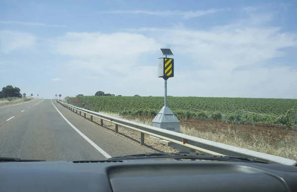 Ισπανική συσκευή πόλο ελέγχου ταχύτητας στο δρόμο της χώρας — Φωτογραφία Αρχείου
