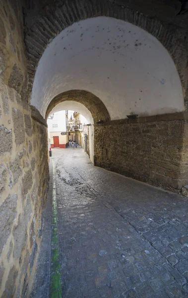 Starověké pozůstatky ze středověké zdi. Cádiz, Španělsko — Stock fotografie