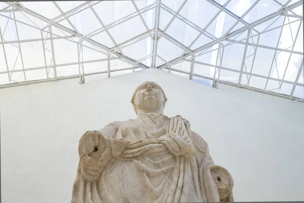 Статуя императора Траяна в музее Кадиса. Андалусия, Испания — стоковое фото