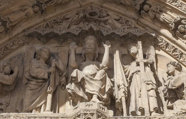 Tympanum of White Virgin Mary Portal, Catedral de León, Espanha — Fotografia de Stock