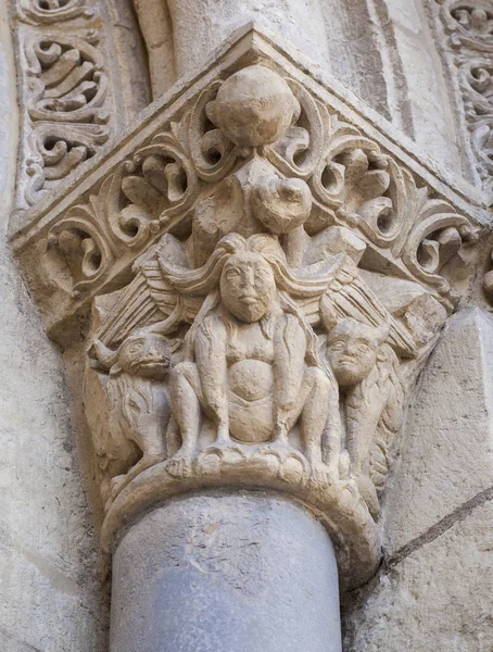 San Isidoro de Leon Lamb Door'da Harpy, İspanya — Stok fotoğraf