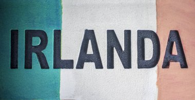 Arka plan olarak İrlanda ülke ve bayrak adı ile imzalayın