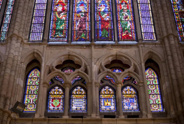 Middeleeuws gebrandschilderd glas van de kathedraal van León, Spanje — Stockfoto