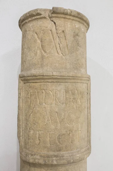 Hadrian römischen Meilenstein oder Miliarium — Stockfoto