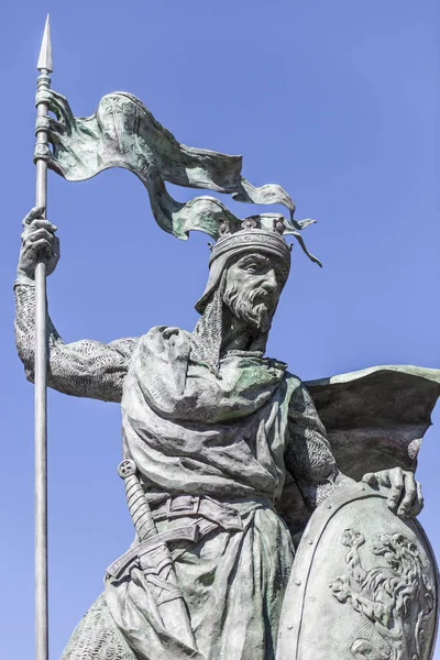 Alphonse IX, roi de Léon et de Galice au XIIe siècle. Monument à S — Photo