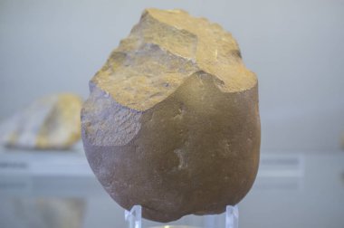 Alt Paleolitik uniface aracı, bir yüz üzerinde flaked