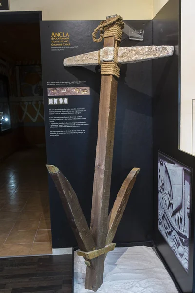 Ancla romana con culata original de plomo y vástago de madera — Foto de Stock