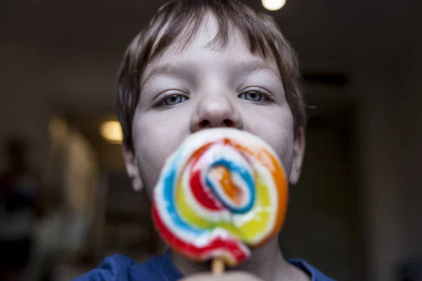 4 years old child boy wtih a colorful big lollipop — Stock Photo, Image